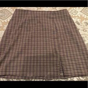 Short plaid neutral browns skirt w slit